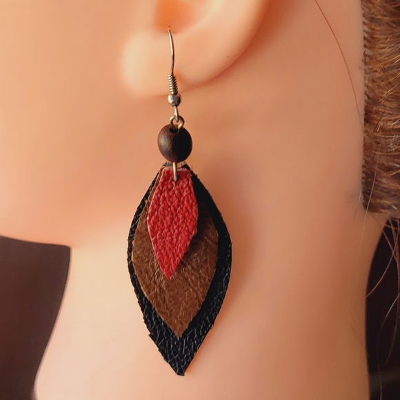Handmade genuine leaf earrings - Picture 4 of 6